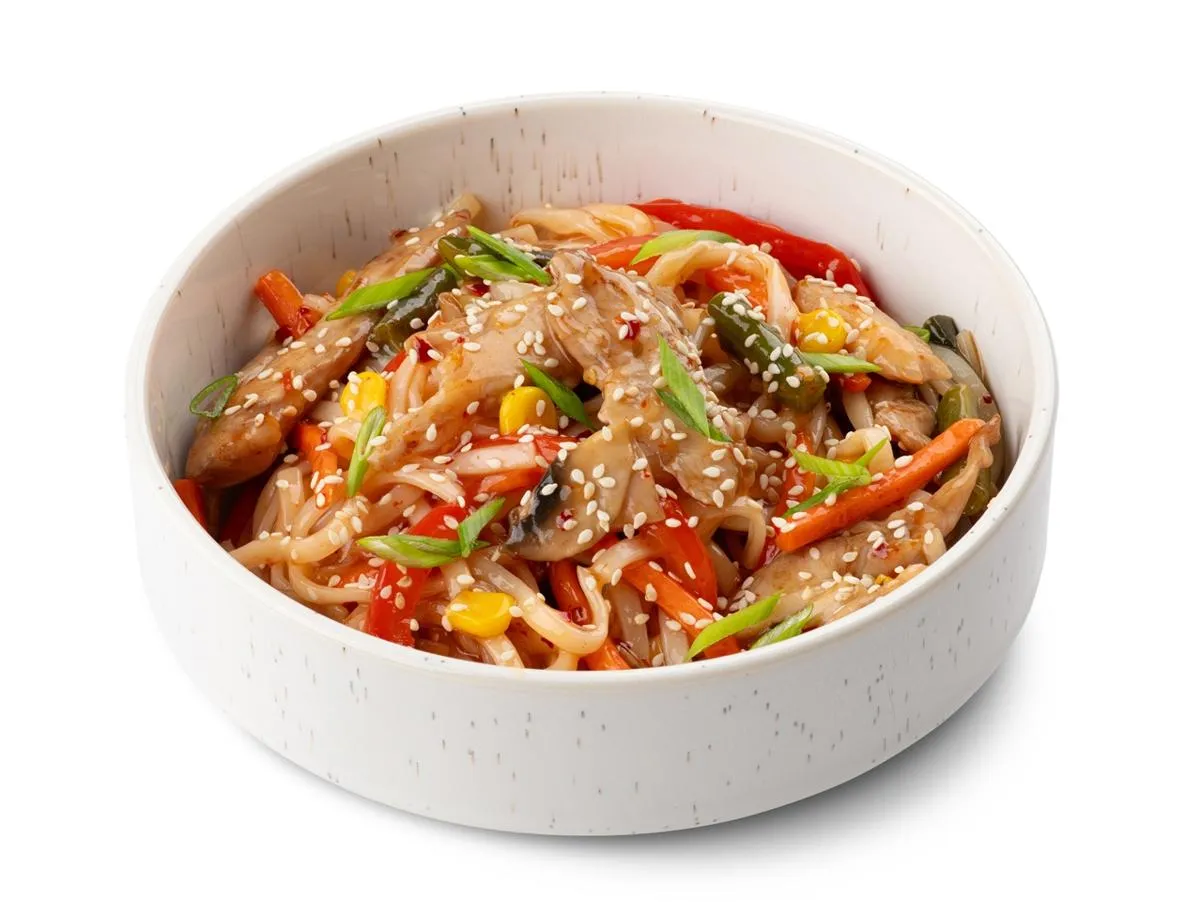 WOK с цыпленком в соусе сладкий чили